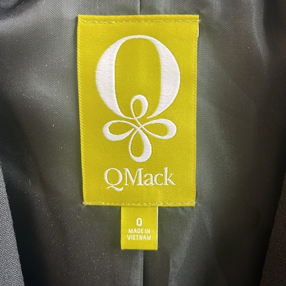 Black blazer with white trim on lapel, size 0 - Picture 5 of 5